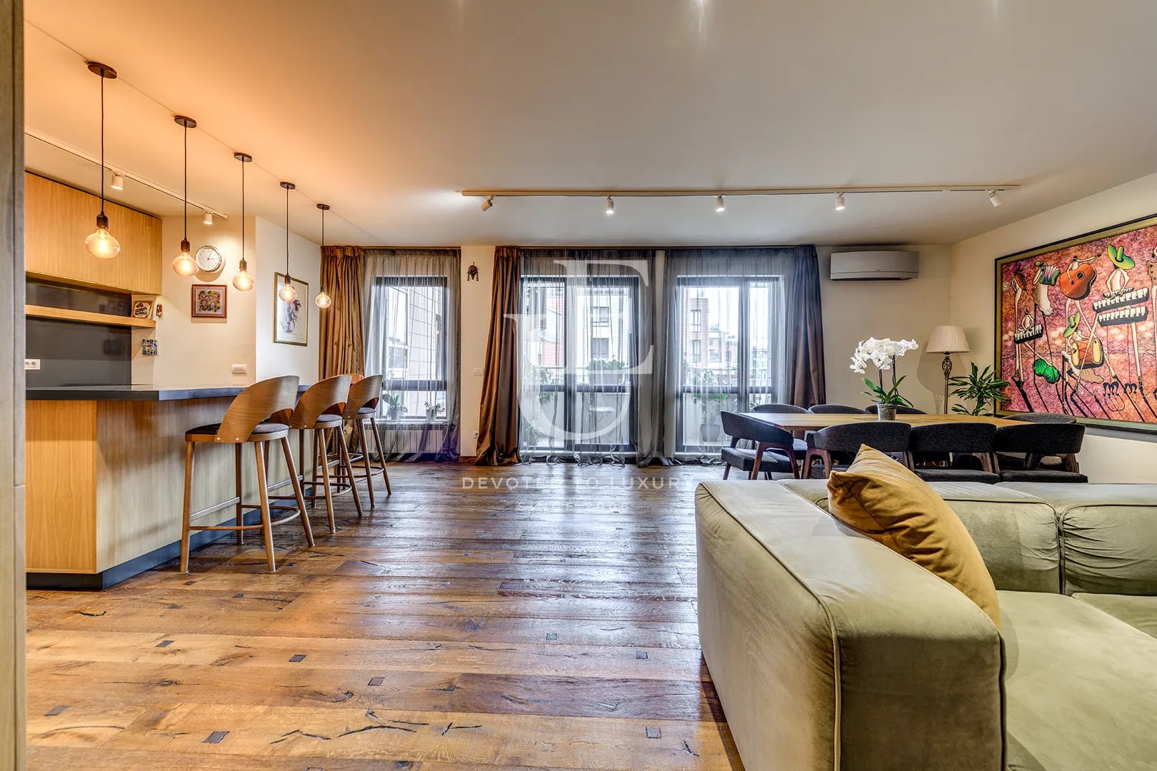 Artistic three-bedroom apartment for sale in a prestigious complex in Iztok district