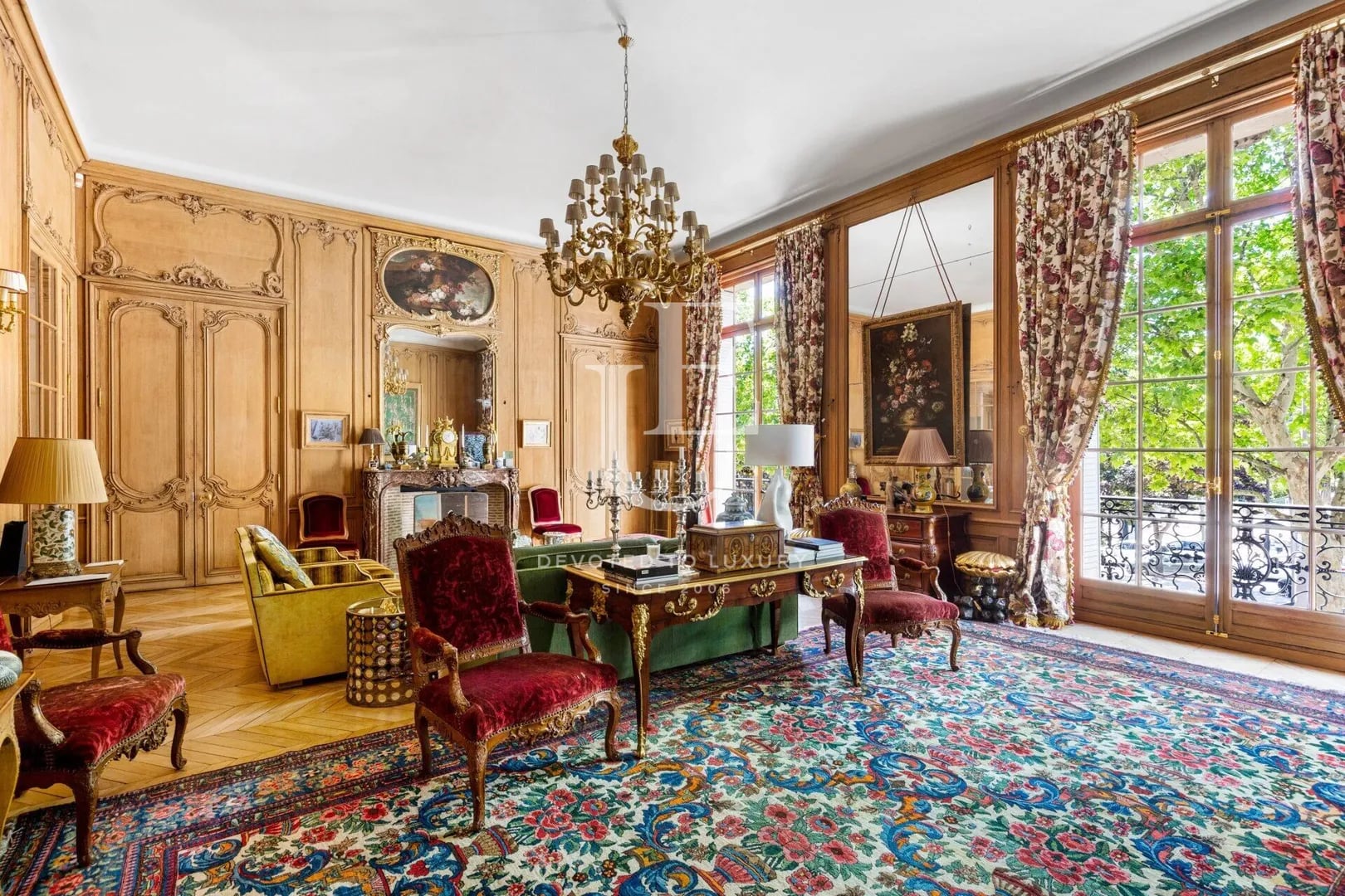 Luxury three-bedroom apartment in the 16th district, Paris