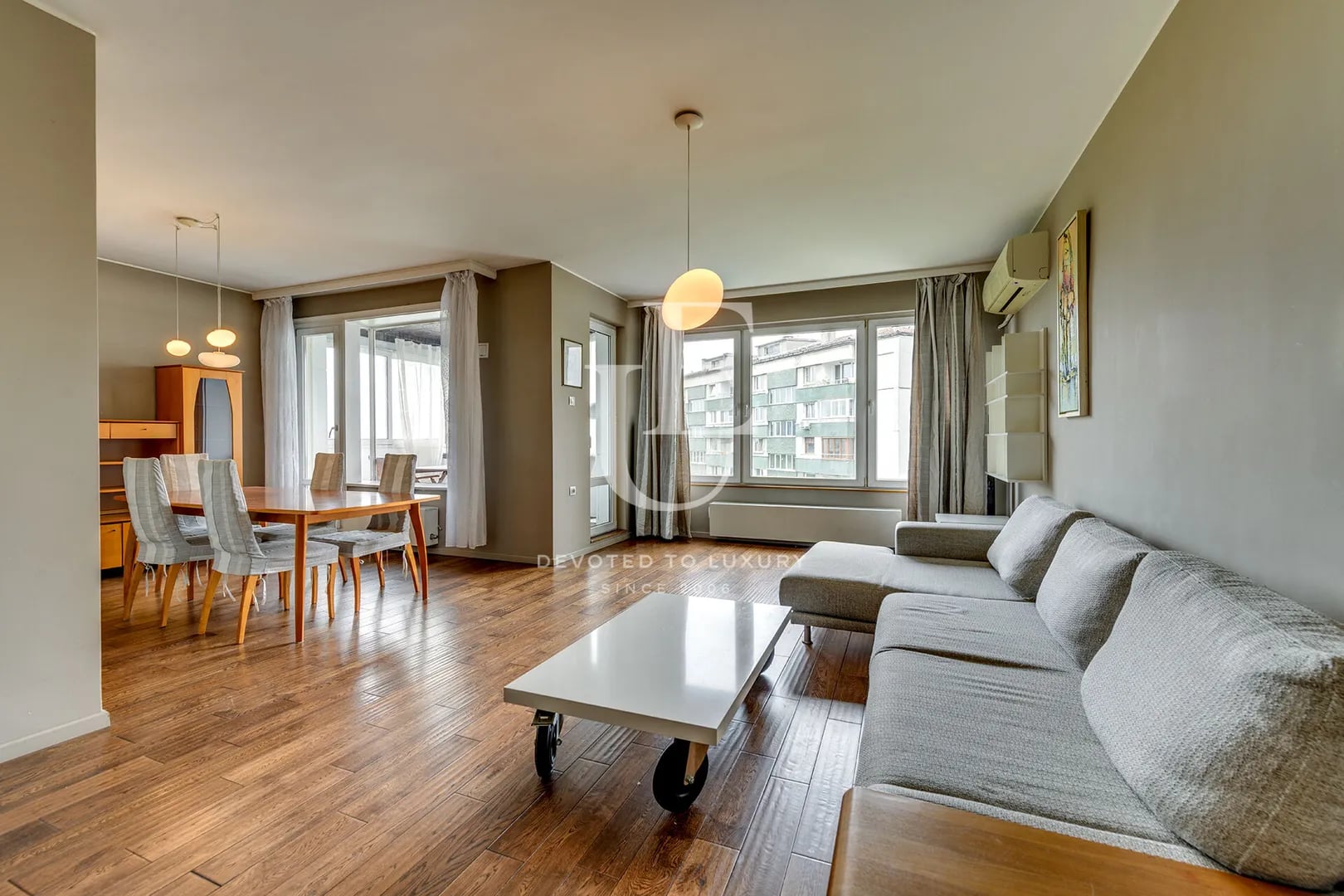 Elegant 3-Bedroom Flat at the Entrance of Borisova Gradina Park