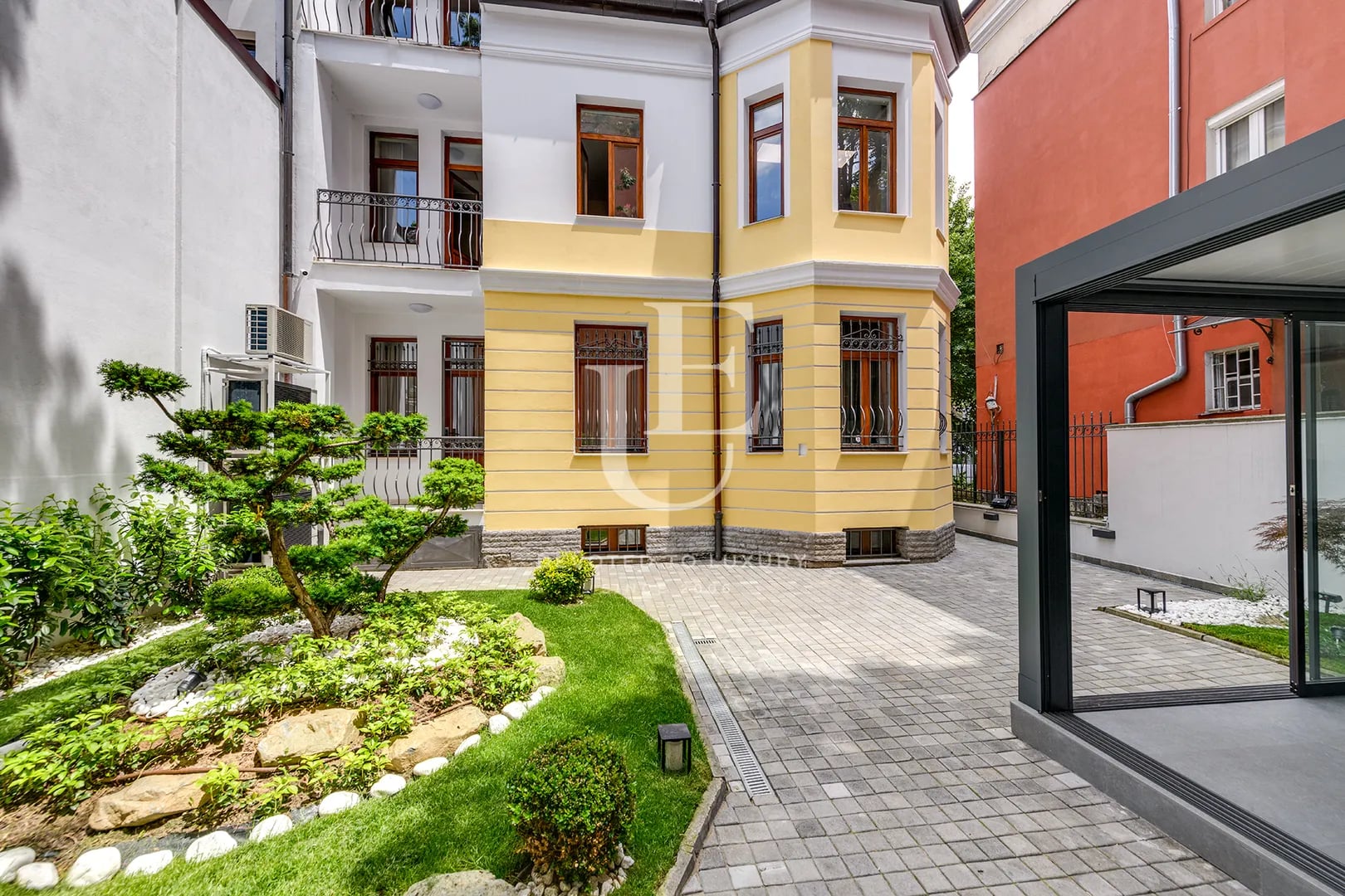 Изключителна къща за продажба в центъра на София