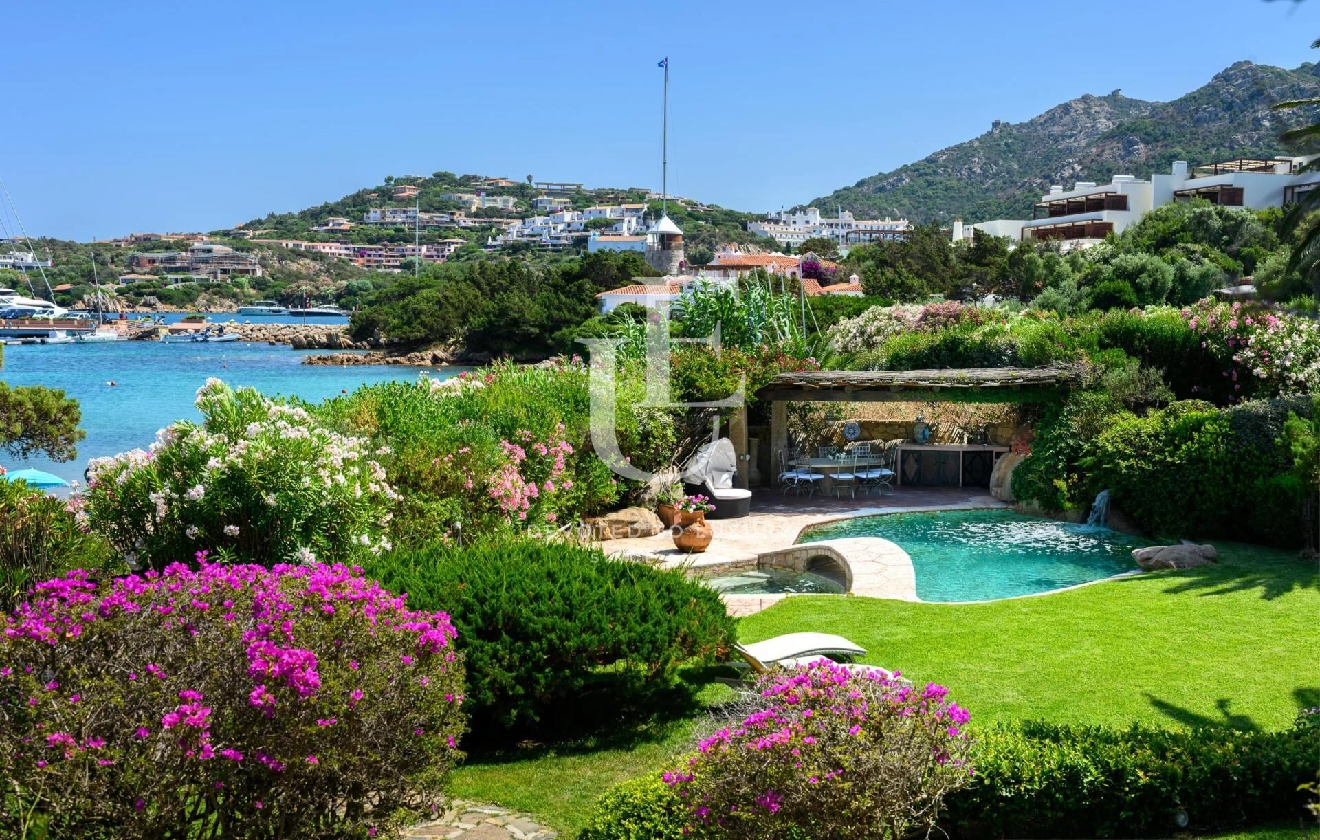 Вила на първа линия в престижната Porto Cervo Marina